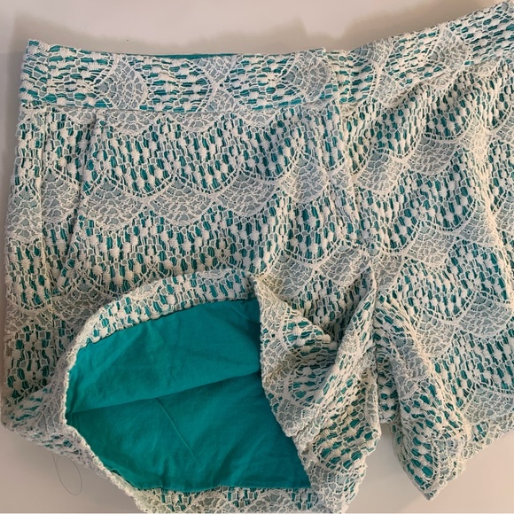 Ann Taylor LOFT Aqua Blue White Lace Overlay Shorts Size 8 - Picture 9 of 9